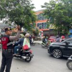 Personel Sat Samapta Polres Purwakarta Lakukan Pengaturan Lalulintas, Ini Tujuannya