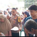 BABINKAMTIBMAS WILAYAH HUKUM POLSEK CIBUNGBULANG LAKUKAN PENGAMANAN TERKAIT PEMBAGIAN BERAS BANTUAN SOSIAL NEGARA KE DESA CIBITUNG