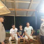 Melalui Patroli Malam Bhabinkamtibmas Polsek Sukasari Sapa Warga