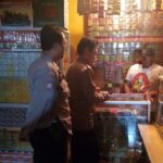 Anggota Polsek Tirtajaya melaksanakan razia Minuman keras (Miras) terutama Miras Oplosan pada malam hari