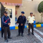 MESKIPUN PROKES SUDAH DI LONGGARKAN OLEH PEMERINTAH, PERSONEL BRIMOB JABAR LAKSANAKAN PATROLI RUTIN HARKAMTIBMAS DI KOMPLEK PERUMAHAN PERMATA GADOG