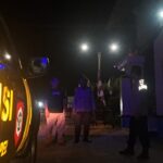 Polsek Ciampel, Aipda Asep S bersama Aipda Tono Melaksanakan Patroli Dialogis Antisipasi C3 dan Kejahatan Lainnya Pada Wilayah Pos Security Perum GI Desa Parungmulya.