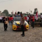 Rayakan HUT RI ke-79, MI Al Ianah Gelar Jalan Santai Personel Polsek Klari lakukan Pengamanan Dan Pengaturan Arus Lalin
