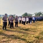 Personil Polsek Cikampek Ikuti Upacara HUT Kemerdekaan RI ke 79 Tingkat Kecamatan Tirtamulya