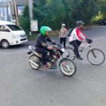 Personil Polsek Cimenyan Polresta Bandung Laksanakan Pengaturan Lalu Lintas Pagi Hari, Untuk Pelayanan Masyarakat