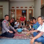 Bhabinkamtibmas Jelegong Polsek Soreang kunjungan dialogis Desa Binaan Dan Sampaikan Pesan Kamtibmas