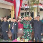 HUT RI ke-79! Kapolsek Telukjambe Barat dan Muspika Ikuti Upacara Kenaikan Bendera Merah Putih