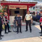 Anggota Sat Samapta Polres Karawang Polda Jabar Tingkatkan keamanan di pasar johar Karawang