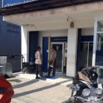 Anggota Polsek Batujaya Sambangi Scurity Bank Mandiri Unit Batujaya