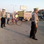 Pelayanan terhadap pengguna jalan raya, Unit Lantas Polsek Rancaekek pengaturan lalulintas serta bantu warga penyebranagan jalan