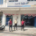 Cegah gangguan kamtibmas. Unit Samapta Polsek Rancaekek laksanakan patroli dialogis sasar objek vital