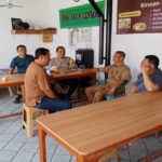 Bhabinkamtibmas Sampaikan Bahaya TPPO Kepada Kades dan Staf di Wardes Sirnabaya