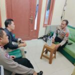 Kapolsek Kotabaru Sambangi Tokoh Masyarakat Sampaikan Pesan Kamtibmas Jelang Pilkada