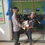 Bhabinkamtibmas Desa Babakan Bripka Asep Ransan Ganjar Laksanakan Giat Monitoring Penyaluran Bantuan Sosial Berupa Beras 10 Kg dari Badan Pangan Nasional kepada 920 KPM di Desa Babakan