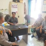 Ngawangkong dengan Bhabinkamtibmas Sampaikan keluh kesah terkait kamtibmas