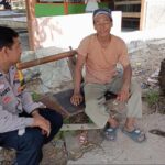 Bhabinkamtibmas Desa Karangmulya Sambang Patroli Pemukiman Masyarakat