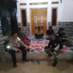 Ciptakan kondusifitas, piket Binmas Desa Drawati bersama Babinsa Sambangi Warga Yang Sedang Ronda Malam