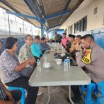 “Jumat Curhat” Kapolsek Ciampel AKP Hasanudin Bahar Bersama Anggota Polsek Ciampel Menyambangi Lokasi Di Ds.Parungmulya Kec.Ciampel, Memberikan Pesan-Pesan Kamtibmas dan Mendengarkan Keluh Kesah Masyarakat.