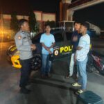 Sambangi Remaja Yang Sedang Nongkrong, Patroli Polsek Klari Ajak Remaja Jaga Kamtibmas