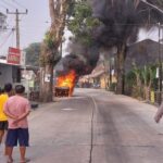 MOBIL PICKUP DI GANDOK LUDES DI LAHAP API KAPOLSEK SINDANGKERTA TERJUN LANGSUNG KE TKP