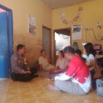 Bhabinkamtibmas Polsek Baleendah Door to Door Sampaikan Pesan Kamtibmas