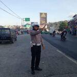 Antisipasi Kepadatan saat Long Weekend, Anggota Lantas Polsek Cileunyi pamturlalin di simpang Tol Cileunyi
