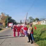 Dukung Kegiatan HUT RI Warga Gadingtutuka 2, Bhabin Ciluncat, Laksanakan Pengawalan Gerak Jalan Santai