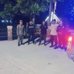 Anggota Polsek Batujaya tingkatkan Patroli Prekat dalam rangka Antisipasi Kenakalan Remaja pada Malam Hari di Pemukiman Penduduk