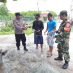 Kapolsek Cibuaya bersinergitas dengan TNI dalam Giat Penanaman Pohon di Desa Cemarajaya