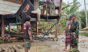 Tanggul Jebol Ancam Keselamatan, Babinsa Pantau Intensif