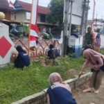 Gotong Royong Bersihkan Baranti
