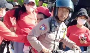 Sigap Selamatkan Pelajar: Aksi Cepat Bhabinkamtibmas di Tengah Gerak Jalan