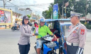 Tumbler Gratis, Langkah Polwan Sidrap Demi Indonesia Emas