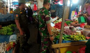 Babinsa Cek Harga Sembako: Stabil Nggak Nih?