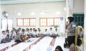 Polwan Sidrap Sapa Pelajar, Bangun Kesadaran Hukum Sejak Dini