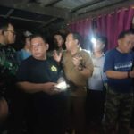 Babinsa Desa Talawe Bergerak Cepat Tanggulangi Kebakaran Hebat