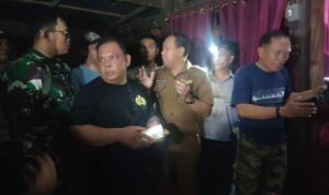 Babinsa Desa Talawe Bergerak Cepat Tanggulangi Kebakaran Hebat