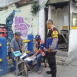 Bhabinkamtibmas Kelurahan Cipaganti Melaksanakan Sambang Dan Memberikan Himbauan Harkamtibmas  Kepada Warga