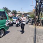 Pelayanan masyarakat siang hari oleh unit samapta  Polsek Babakan Ciparay.