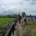 Babinsa Dorong Gotong Royong Petani, Irigasi Lancar!