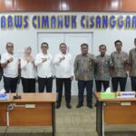 Pj Bupati Sumedang Yudia Ramli mengikuti rapat yang diinisiasi Balai Besar Wilayah Sungai (BBWS) Cimanuk-Cisanggarung membahas pelimpahan aset Jalan Lingkar Jatigede, Rabu (9/10).