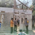 KAPOLSEK PALASAH IPTU HERU SYAMSUL BAHRI BERSAMA KETUA ORMAS LMPI TINJAU PERKEMBANGAN BANGUN RUMAH EYE SUNARYA