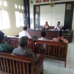 Kapolsek Cibuaya melaksanakan Himbauan Pemilu damai dalam acara Rapat Minggon Desa Kedungjeruk