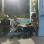 Bhabinkamtibmas Polsek Klari Patroli Pemukiman, Sapa Warga Di Poskamling