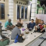 Dalam Ngawangkong Dengan Petugas Ronda, Polsek Rengasdengklok Ajak Warga Jaga Kamtibmas Jelang Pilkada 2024