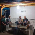 Patroli Bhabinkamtibmas Polsek Klari Jaga Stabilitas Kamtibmas Dengan Sambang Pos Ronda Di Desa Binaan