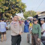 Bhabinkamtibmas Desa Pangulah Selatan Amankan Kampanye Calon Bupati Kabupaten Karawang di Wilayah Desa Binaannya