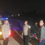 Polres Karawang, Bhabinkamtibmas Aiptu Sunartoyo Ngawangkong Bersama Masyarakat Pada Wilayah Desa Parungmulya.