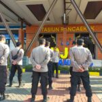 Kapolsek Rancaekek Pimpin Monitoring di Dua Stasion Jelang Pertandingan Persib Bandung vs Persebaya Surabaya