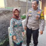 Door to door sambangi warga, Bhabinkamtibmas Desa Sukamulya Rancaekek kunjungi warga di wilayah binaan